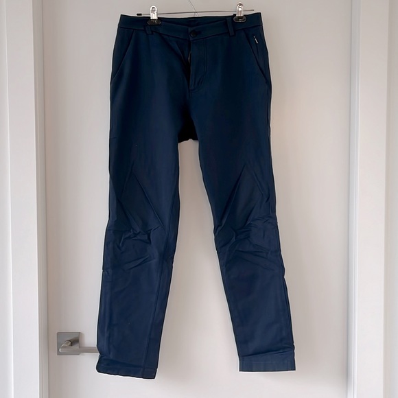 Lululemon Commission Pant Classic Fit in Navy (30) - Picture 1 of 11